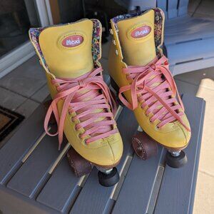 Moxi Beach Bunny Strawberry Lemonade Roller Skates -- Size 7